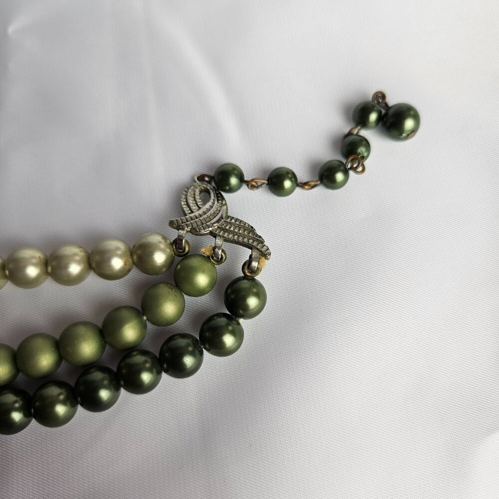 Vintage Olive Green Ombre Faux Pearl Necklace & Clip-On Earrings Set – 17" - Picture 13 of 16